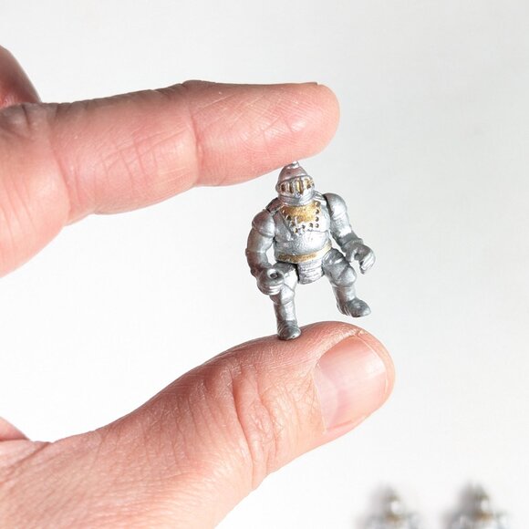 Vintage Blue Box Hidden Adventures Castle Replacement Knights Micro Mini Figures - Picture 3 of 3